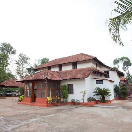 Sardar Bahadur'S Heritage Bungalow Estate Stay Napoklu Esterno foto