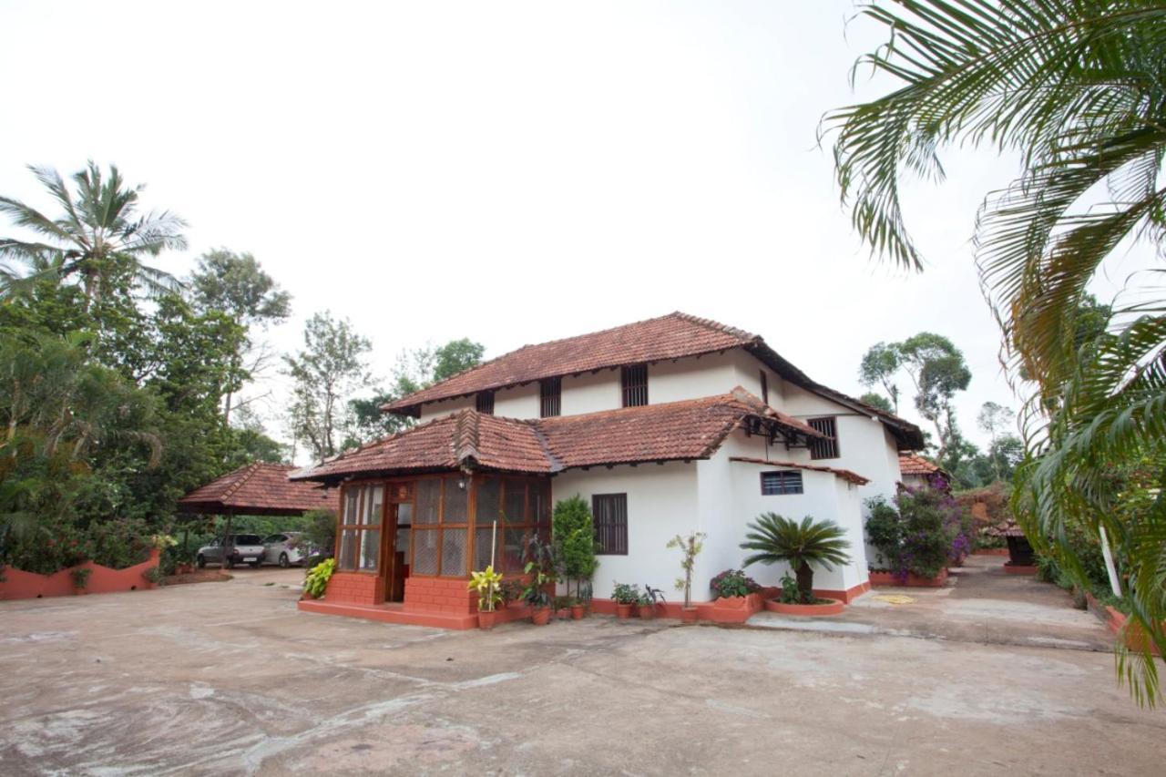 Sardar Bahadur'S Heritage Bungalow Estate Stay Napoklu Esterno foto