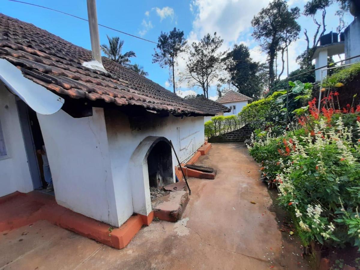 Sardar Bahadur'S Heritage Bungalow Estate Stay Napoklu Esterno foto