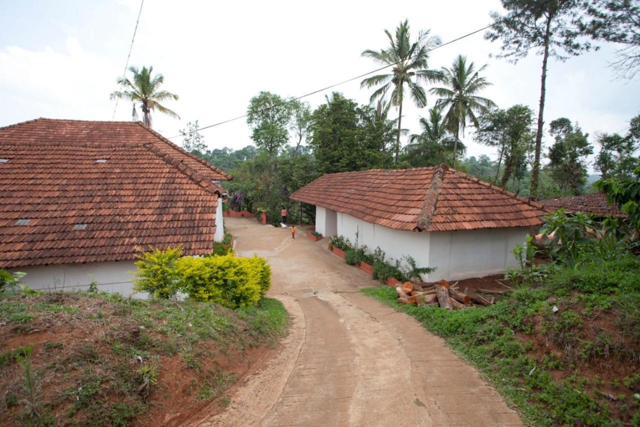 Sardar Bahadur'S Heritage Bungalow Estate Stay Napoklu Esterno foto
