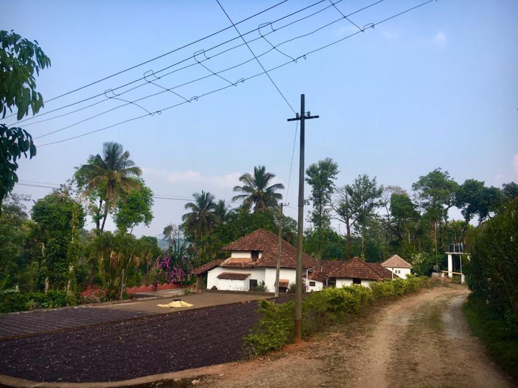 Sardar Bahadur'S Heritage Bungalow Estate Stay Napoklu Esterno foto