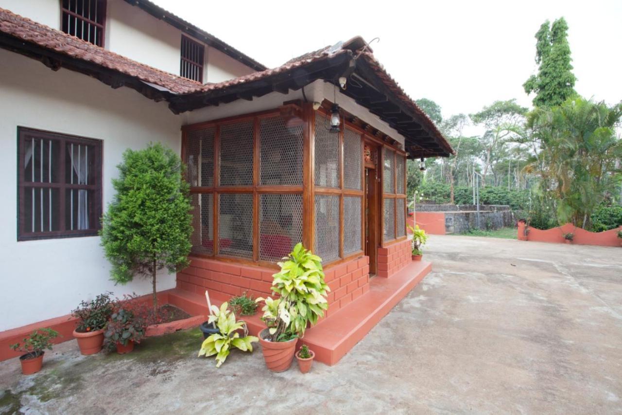 Sardar Bahadur'S Heritage Bungalow Estate Stay Napoklu Esterno foto
