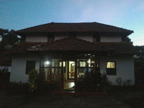 Sardar Bahadur'S Heritage Bungalow Estate Stay Napoklu Esterno foto