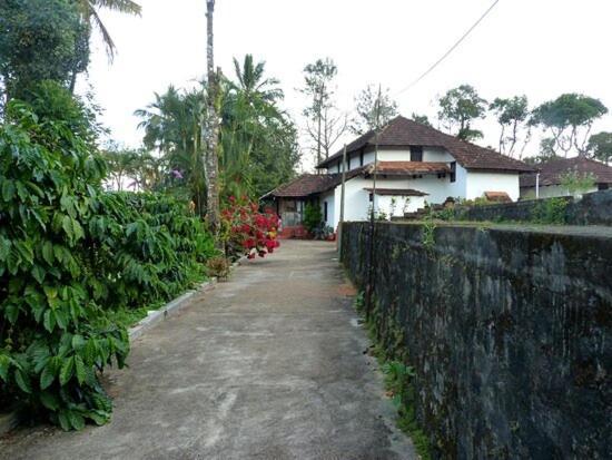 Sardar Bahadur'S Heritage Bungalow Estate Stay Napoklu Esterno foto