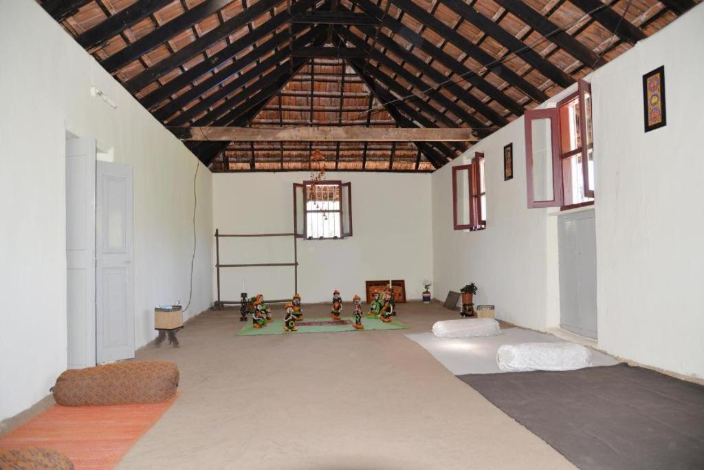 Sardar Bahadur'S Heritage Bungalow Estate Stay Napoklu Esterno foto